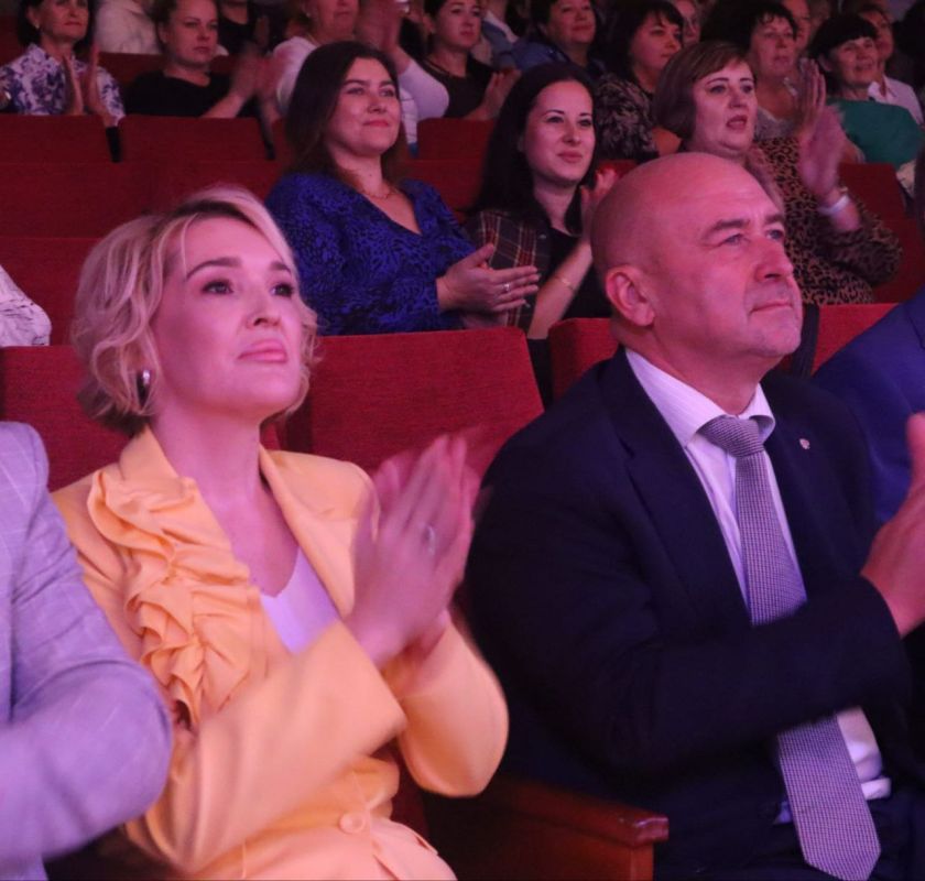 Инна Федоренко: В честь дня рождения района мы сегодня наградили всех тех, кто своим трудом и неравнодушием помогает его процветанию и развитию! Инна Федоренко: В честь дня рождения района мы сегодня наградили всех тех, кто своим трудом и неравнодушием помогает его процветанию и развитию!