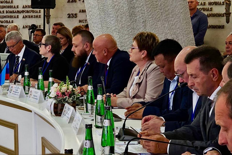 Крым предлагает усилить контроль за иностранными агентами Крым предлагает усилить контроль за иностранными агентами