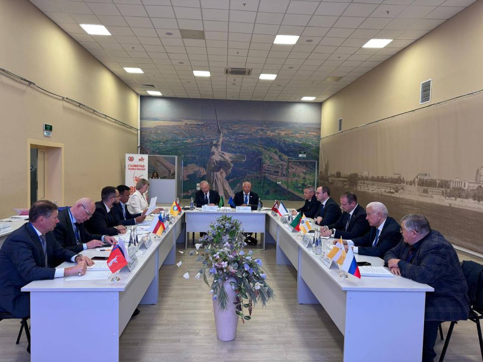 ЮРПА поддержала крымские инициативы по защите водных ресурсов и пляжей ЮРПА поддержала крымские инициативы по защите водных ресурсов и пляжей