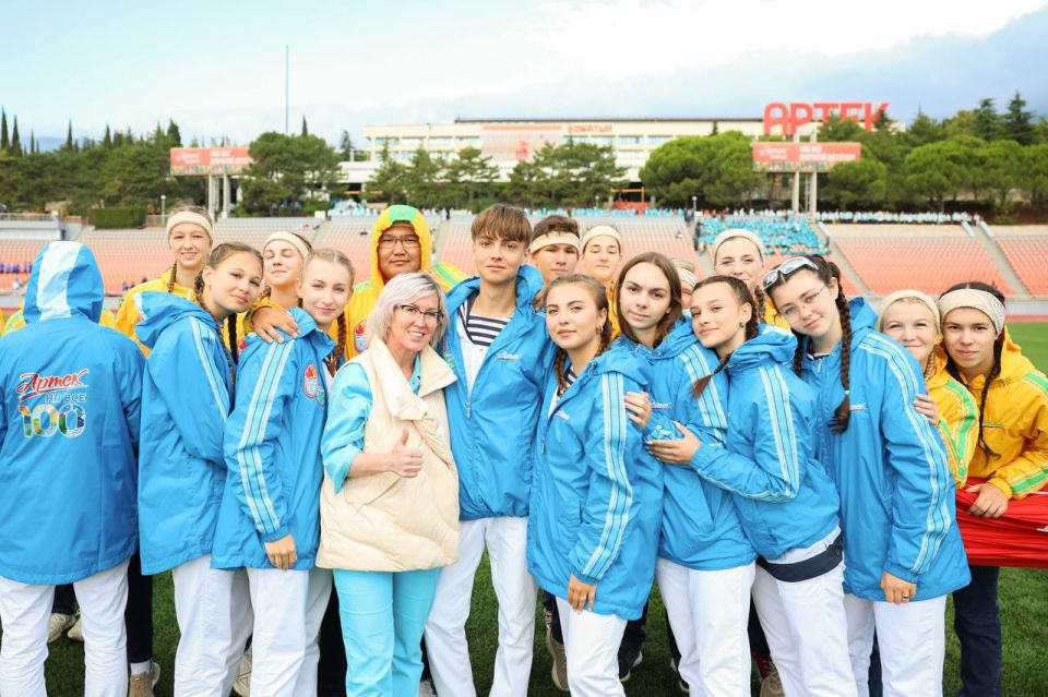 Дом дружбы народов и Госкомнац Крыма продолжают эстафету по разворачиванию Знамени Победы! Дом дружбы народов и Госкомнац Крыма продолжают эстафету по разворачиванию Знамени Победы!