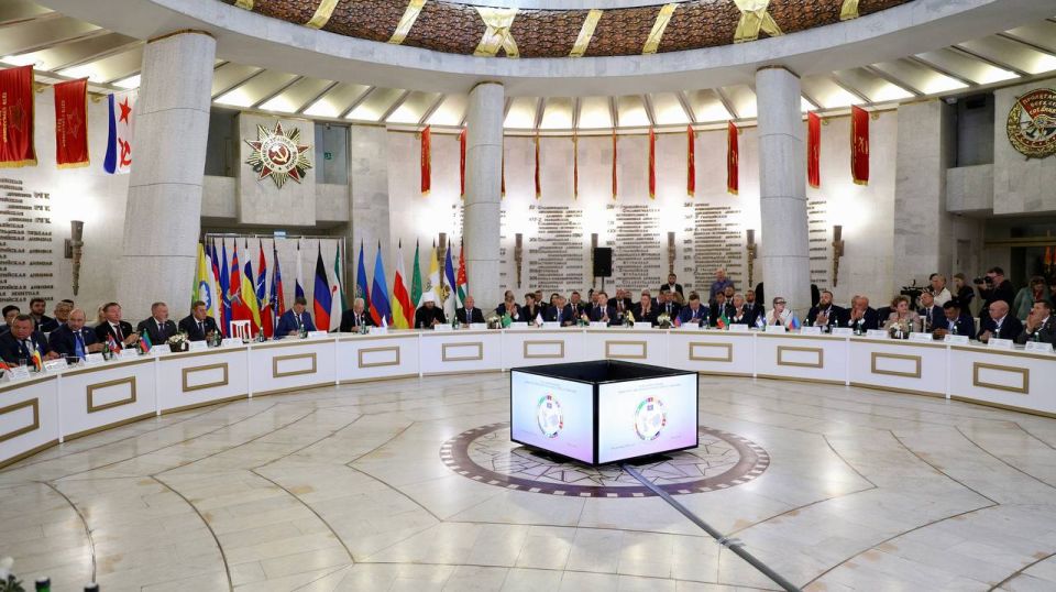 Крым предлагает усилить контроль за иностранными агентами Крым предлагает усилить контроль за иностранными агентами