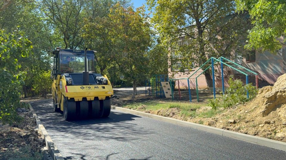 Стартовали работы по асфальтированию территории детского сада №15 Стартовали работы по асфальтированию территории детского сада №15