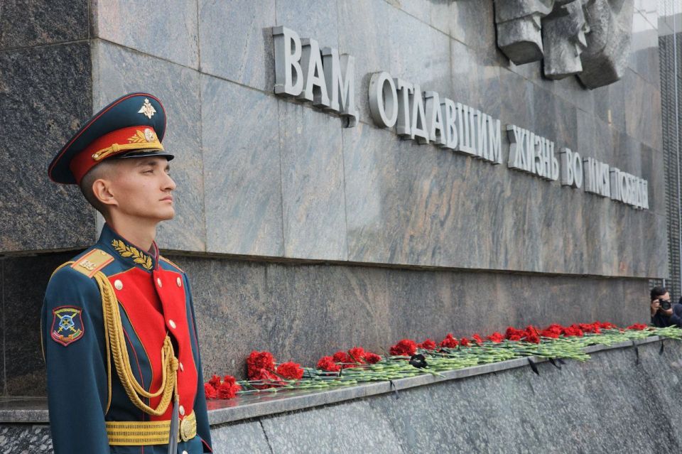 Владимир Константинов: Волгоград — город с уникальной историей, обильно политый кровью наших соотечественников, пропитанный мужеством и патриотизмом Владимир Константинов: Волгоград — город с уникальной историей, обильно политый кровью наших соотечественников, пропитанный мужеством и патриотизмом