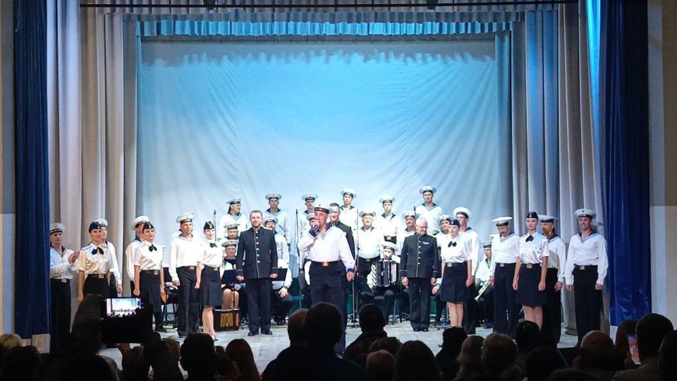 Анжелика Ястребова: В Бахчисарайском районном Доме культуры состоялась яркая патриотическая программа, с участием артистов ансамбля «Песни и пляски» Краснознаменного Черноморского флота Российской Федерации Анжелика Ястребова: В Бахчисарайском районном Доме культуры состоялась яркая патриотическая программа, с участием артистов ансамбля «Песни и пляски» Краснознаменного Черноморского флота Российской Федерации