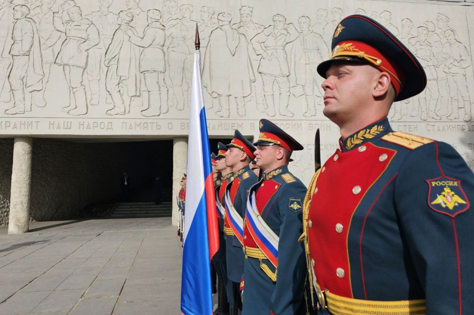 Владимир Константинов: Волгоград — город с уникальной историей, обильно политый кровью наших соотечественников, пропитанный мужеством и патриотизмом Владимир Константинов: Волгоград — город с уникальной историей, обильно политый кровью наших соотечественников, пропитанный мужеством и патриотизмом