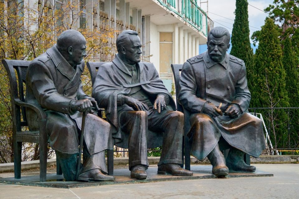 Янина Павленко: С Днём посёлка, прекрасная Ливадия Янина Павленко: С Днём посёлка, прекрасная Ливадия