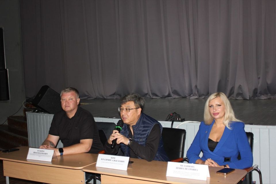 Владимир Ким: Провел встречу с жителями Коктебеля и Наниково Владимир Ким: Провел встречу с жителями Коктебеля и Наниково