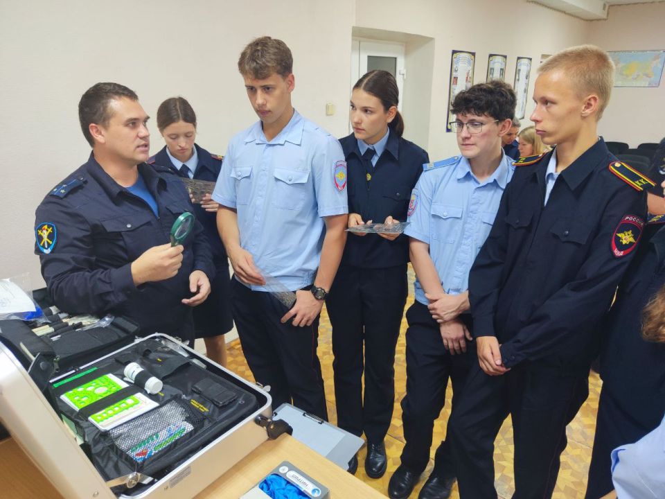 В Севастополе следователи полиции организовали для кадет ОВД мероприятие «Будь в форме» В Севастополе следователи полиции организовали для кадет ОВД мероприятие «Будь в форме»