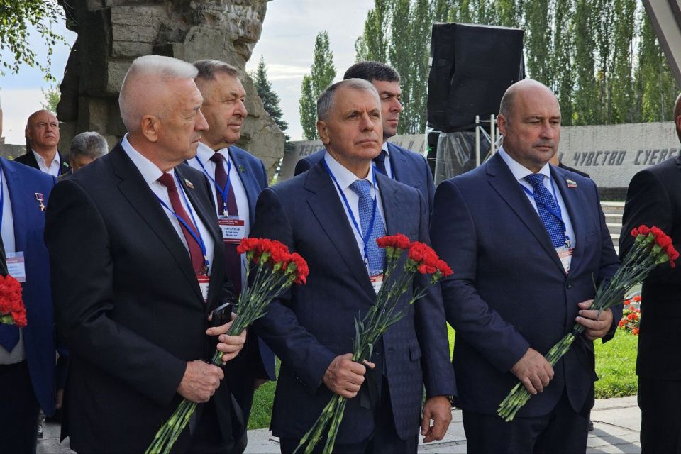 Владимир Константинов: Волгоград — город с уникальной историей, обильно политый кровью наших соотечественников, пропитанный мужеством и патриотизмом Владимир Константинов: Волгоград — город с уникальной историей, обильно политый кровью наших соотечественников, пропитанный мужеством и патриотизмом
