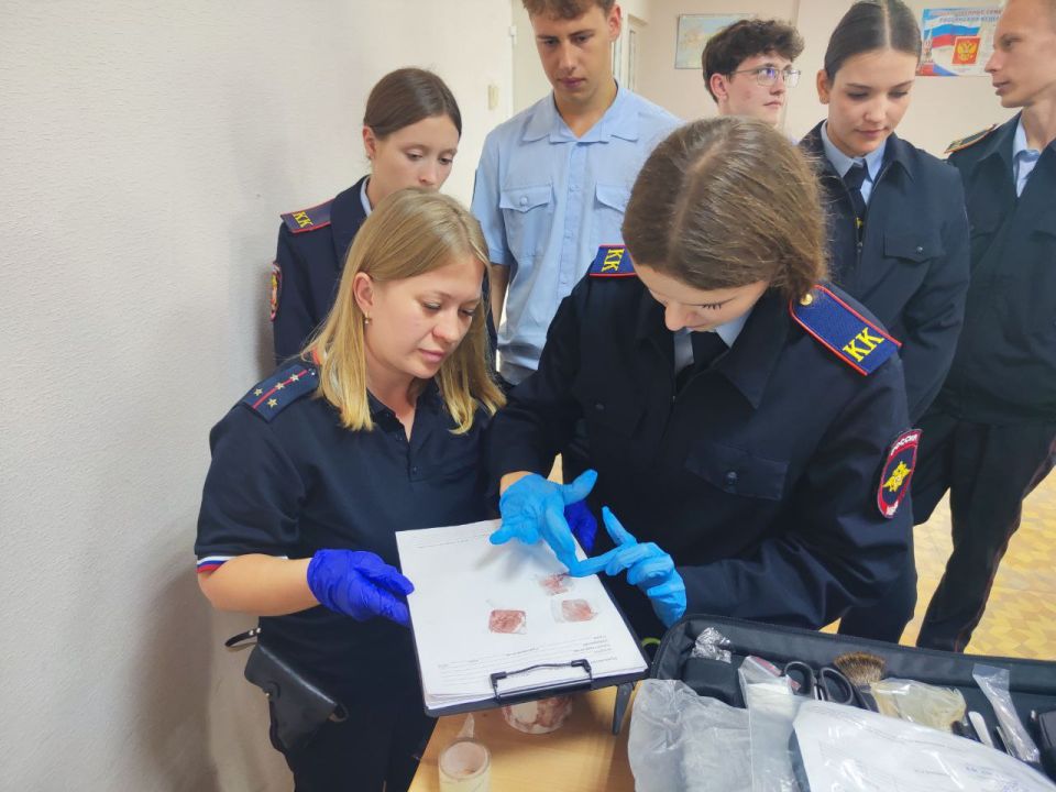 В Севастополе следователи полиции организовали для кадет ОВД мероприятие «Будь в форме» В Севастополе следователи полиции организовали для кадет ОВД мероприятие «Будь в форме»