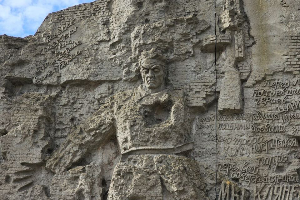 Владимир Константинов: Волгоград — город с уникальной историей, обильно политый кровью наших соотечественников, пропитанный мужеством и патриотизмом Владимир Константинов: Волгоград — город с уникальной историей, обильно политый кровью наших соотечественников, пропитанный мужеством и патриотизмом