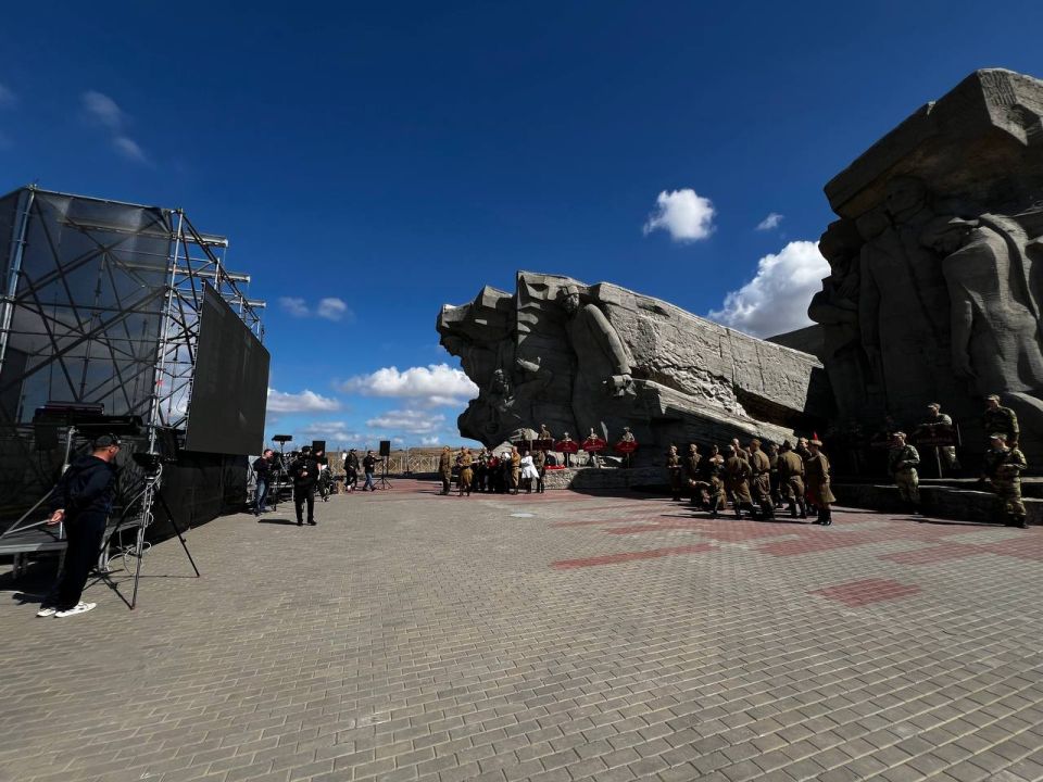 Всероссийский фестиваль-праздник народного творчества и традиций «Вместе мы – Россия!» объединил города-герои России Всероссийский фестиваль-праздник народного творчества и традиций «Вместе мы – Россия!» объединил города-герои России
