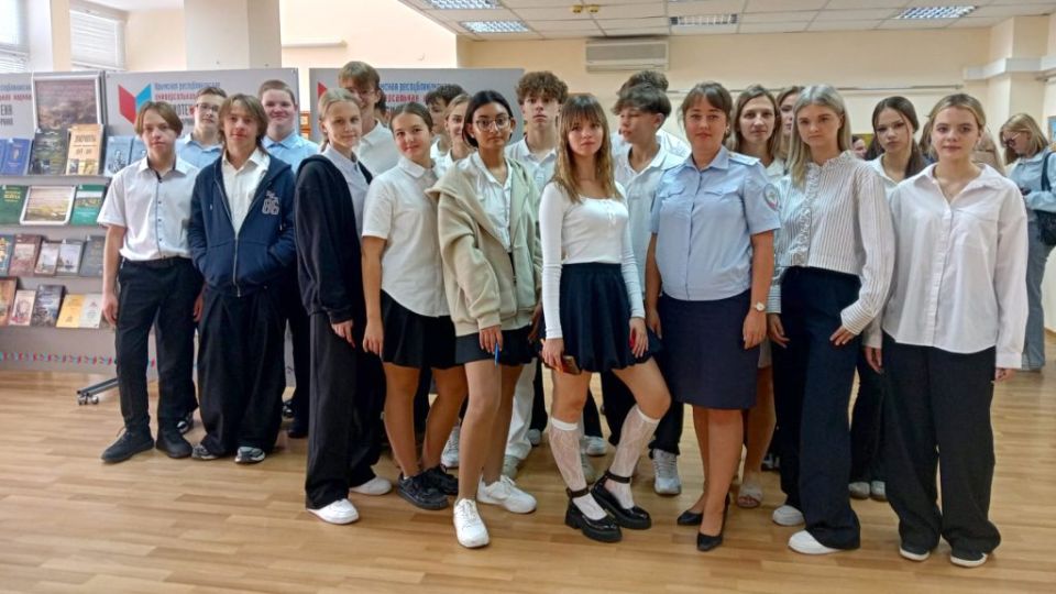 Урок бдительности: в Симферополе стражи правопорядка рассказали подросткам о противодействии терроризму Урок бдительности: в Симферополе стражи правопорядка рассказали подросткам о противодействии терроризму