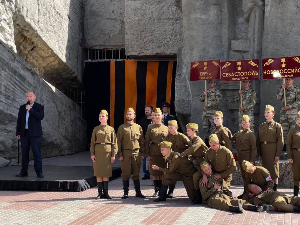 Всероссийский фестиваль-праздник народного творчества и традиций «Вместе мы – Россия!» объединил города-герои России Всероссийский фестиваль-праздник народного творчества и традиций «Вместе мы – Россия!» объединил города-герои России