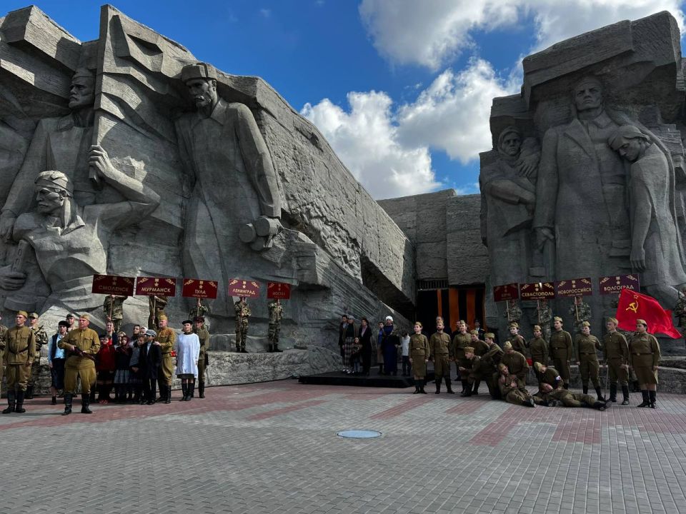 Всероссийский фестиваль-праздник народного творчества и традиций «Вместе мы – Россия!» объединил города-герои России Всероссийский фестиваль-праздник народного творчества и традиций «Вместе мы – Россия!» объединил города-герои России