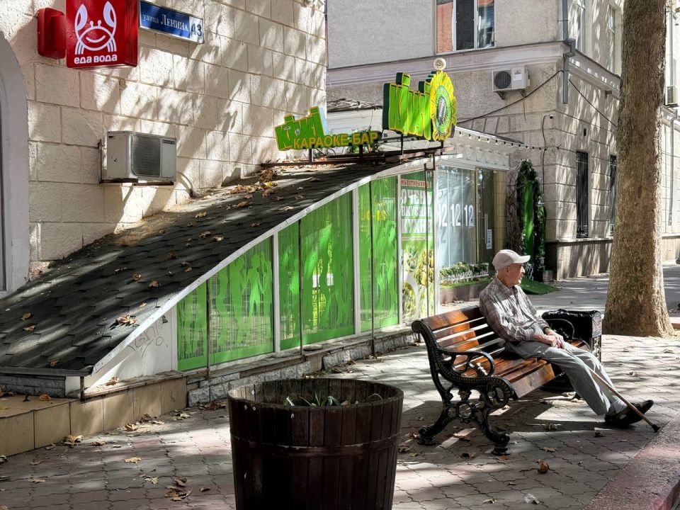 В Керчи продолжается работа с предпринимателями по пресечению незаконной рекламы и замене вывесок с иностранными надписями на информацию на русском языке В Керчи продолжается работа с предпринимателями по пресечению незаконной рекламы и замене вывесок с иностранными надписями на информацию на русском языке
