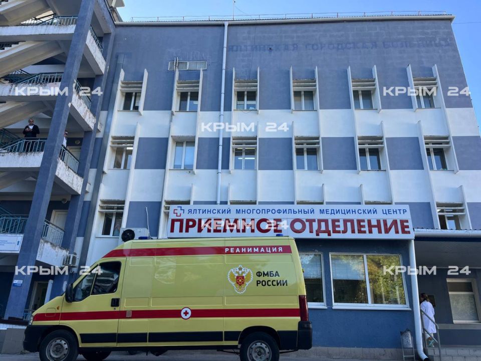В Ялтинском многопрофильном медицинском центре сейчас находятся 12 пострадавших от ночной украинской атаки в Форосе В Ялтинском многопрофильном медицинском центре сейчас находятся 12 пострадавших от ночной украинской атаки в Форосе