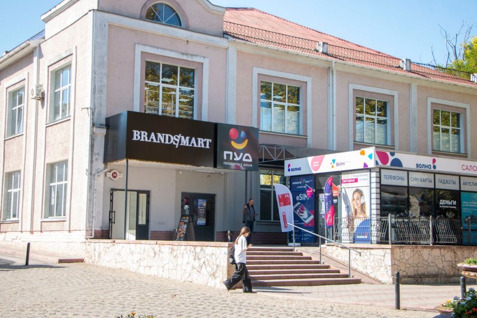 В Керчи продолжается работа с предпринимателями по пресечению незаконной рекламы и замене вывесок с иностранными надписями на информацию на русском языке В Керчи продолжается работа с предпринимателями по пресечению незаконной рекламы и замене вывесок с иностранными надписями на информацию на русском языке