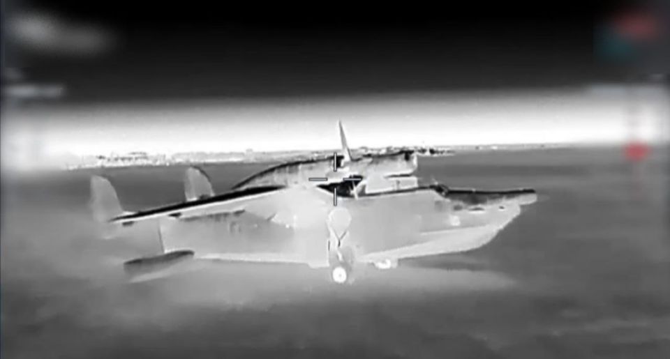 Сегодня ГУР опубликовало видео очередного налета БПЛА на Крым Сегодня ГУР опубликовало видео очередного налета БПЛА на Крым