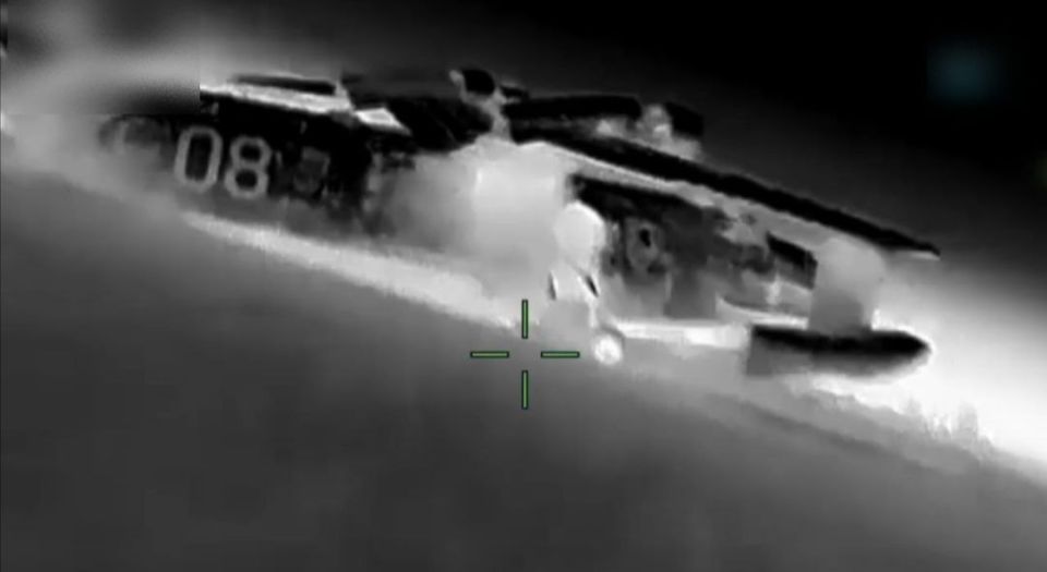 Сегодня ГУР опубликовало видео очередного налета БПЛА на Крым Сегодня ГУР опубликовало видео очередного налета БПЛА на Крым