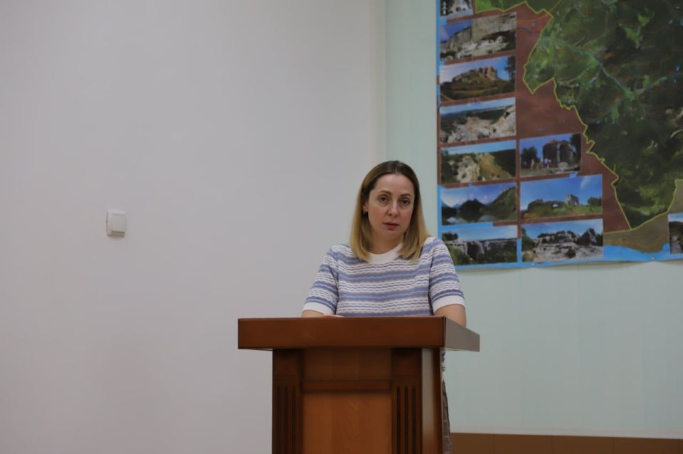 Заместитель главы администрации Бахчисарайского района Екатерина Глинкина на аппаратном совещании напомнила, что в Бахчисарайском районе продолжается работа по выявлению правообладателей ранее учтенных объектов недвижимости... Заместитель главы администрации Бахчисарайского района Екатерина Глинкина на аппаратном совещании напомнила, что в Бахчисарайском районе продолжается работа по выявлению правообладателей ранее учтенных объектов недвижимости...