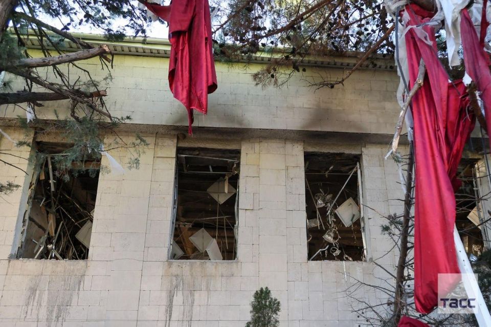 Последствия атаки ВСУ на школу в поселке Форос в Крыму Последствия атаки ВСУ на школу в поселке Форос в Крыму