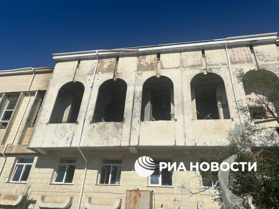 Вот так сейчас выглядит попавшая под удар ВСУ школа в курортном поселке Форос на южном берегу Крыма Вот так сейчас выглядит попавшая под удар ВСУ школа в курортном поселке Форос на южном берегу Крыма