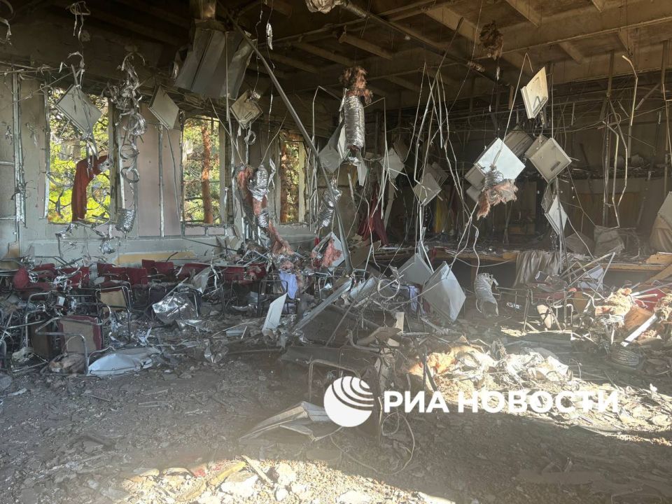 Вот так сейчас выглядит попавшая под удар ВСУ школа в курортном поселке Форос на южном берегу Крыма Вот так сейчас выглядит попавшая под удар ВСУ школа в курортном поселке Форос на южном берегу Крыма