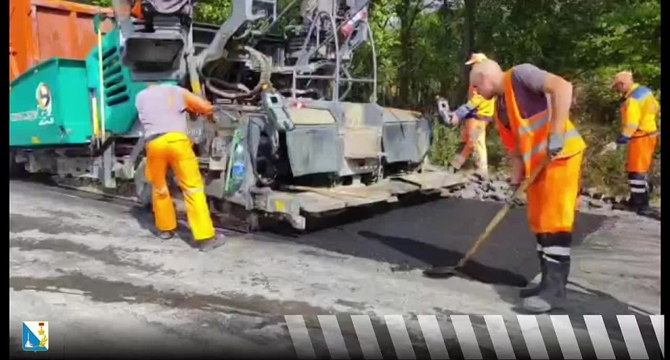 Специалисты Севавтодора восстанавливают асфальтобетонное покрытие на участке автодороги Родниковое-Передовое