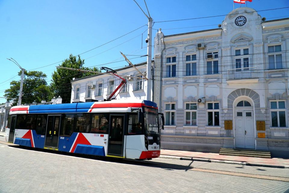 Евпатория приняла более 500 тысяч туристов с начала года Евпатория приняла более 500 тысяч туристов с начала года