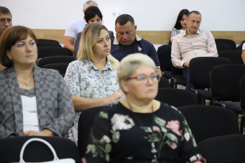 В сельских поселениях Бахчисарайского района продолжаются работы по благоустройству В сельских поселениях Бахчисарайского района продолжаются работы по благоустройству