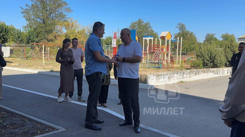 В селе Каштаны Бахчисарайского района семье из числа реабилитированных народов вручили ключи от долгожданной квартиры В селе Каштаны Бахчисарайского района семье из числа реабилитированных народов вручили ключи от долгожданной квартиры