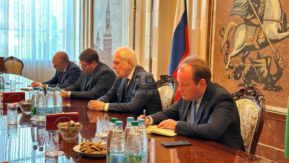 Крымская делегация встретилась с послом России в Республике Беларусь Борисом Грызловым Крымская делегация встретилась с послом России в Республике Беларусь Борисом Грызловым