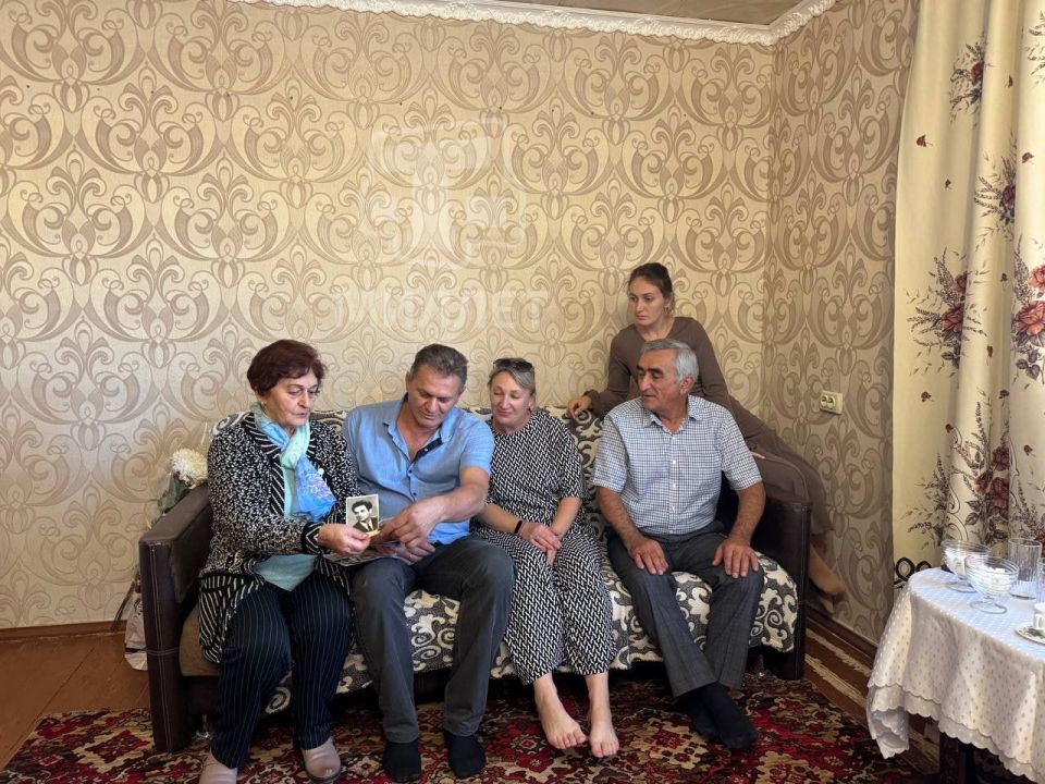 В селе Каштаны Бахчисарайского района семье из числа реабилитированных народов вручили ключи от долгожданной квартиры В селе Каштаны Бахчисарайского района семье из числа реабилитированных народов вручили ключи от долгожданной квартиры