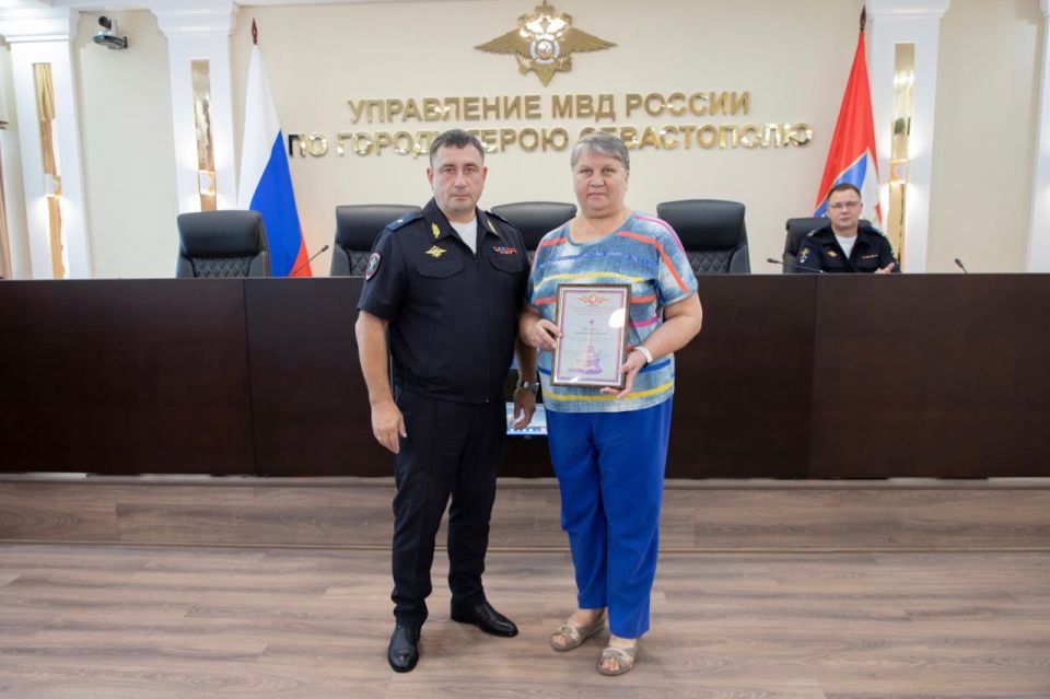 Начальник УМВД России по г. Севастополю генерал-майор полиции Сергей Сигунов поздравил сотрудников Информационного центра с профессиональным праздником Начальник УМВД России по г. Севастополю генерал-майор полиции Сергей Сигунов поздравил сотрудников Информационного центра с профессиональным праздником