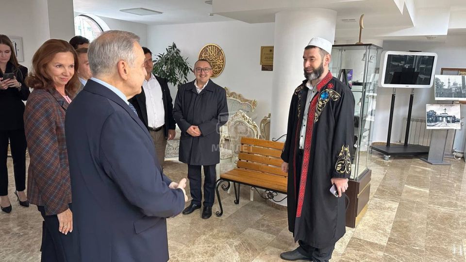 Крымская делегация посетила Соборную мечеть в Минске Крымская делегация посетила Соборную мечеть в Минске