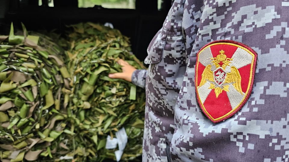 Партию маскировочных сетей для подразделений Росгвардии передали волонтеры из Севастополя Партию маскировочных сетей для подразделений Росгвардии передали волонтеры из Севастополя