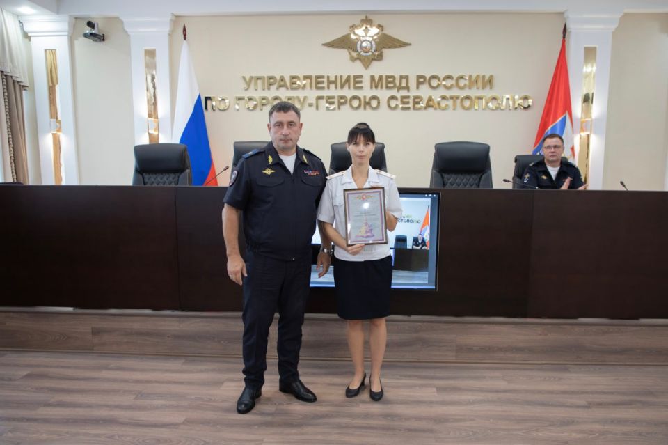 Начальник УМВД России по г. Севастополю генерал-майор полиции Сергей Сигунов поздравил сотрудников Информационного центра с профессиональным праздником Начальник УМВД России по г. Севастополю генерал-майор полиции Сергей Сигунов поздравил сотрудников Информационного центра с профессиональным праздником