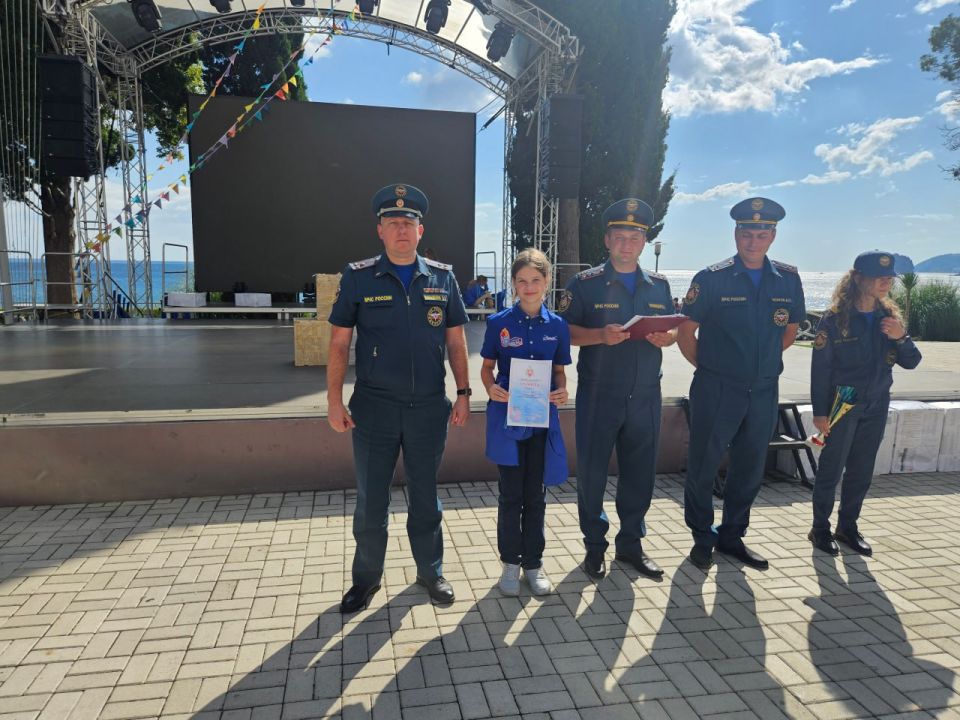 Под звездой Надежды и Спасения прошла профильная смена в МДЦ "Артек" Под звездой Надежды и Спасения прошла профильная смена в МДЦ "Артек"