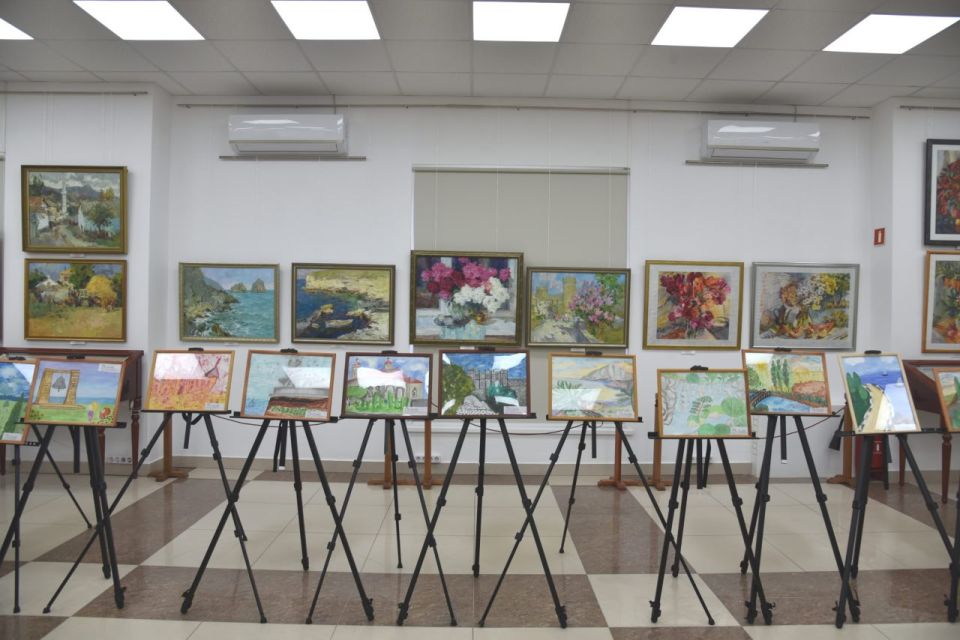 23 сентября в Симферопольском художественном музее состоялось награждение участников выставки детских рисунков «Краски Крыма без границ», организованной Реабилитационным центром для детей и подростков с ограниченными... 23 сентября в Симферопольском художественном музее состоялось награждение участников выставки детских рисунков «Краски Крыма без границ», организованной Реабилитационным центром для детей и подростков с ограниченными...