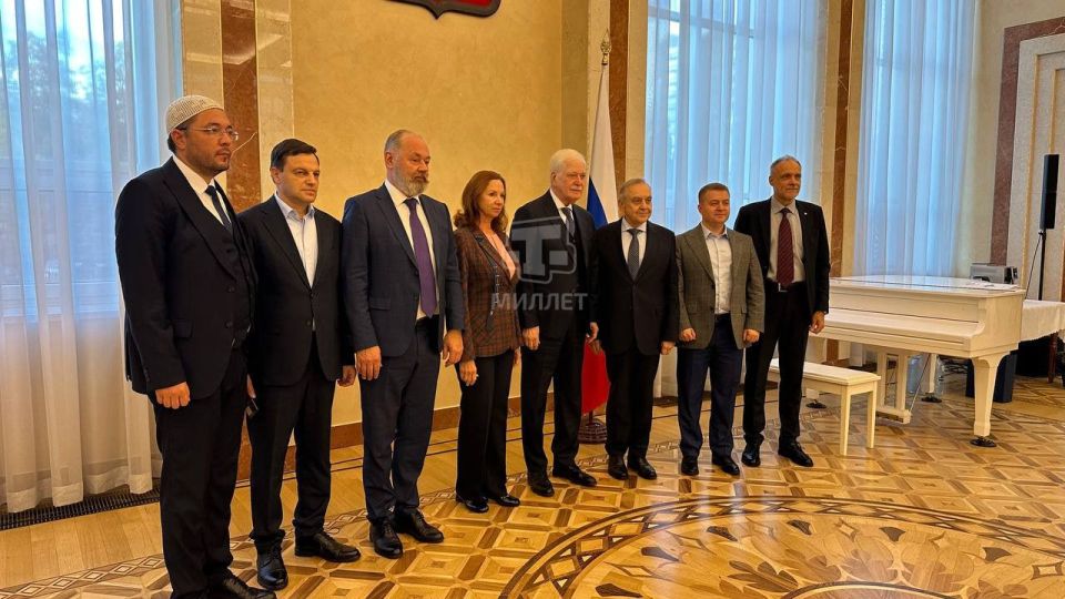 Крымская делегация встретилась с послом России в Республике Беларусь Борисом Грызловым Крымская делегация встретилась с послом России в Республике Беларусь Борисом Грызловым