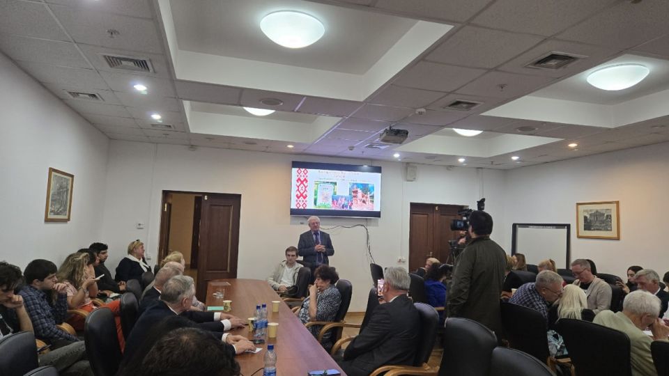 Роман Чегринец представил Крым на VIII Съезде ФНКА Белорусов России в Москве Роман Чегринец представил Крым на VIII Съезде ФНКА Белорусов России в Москве