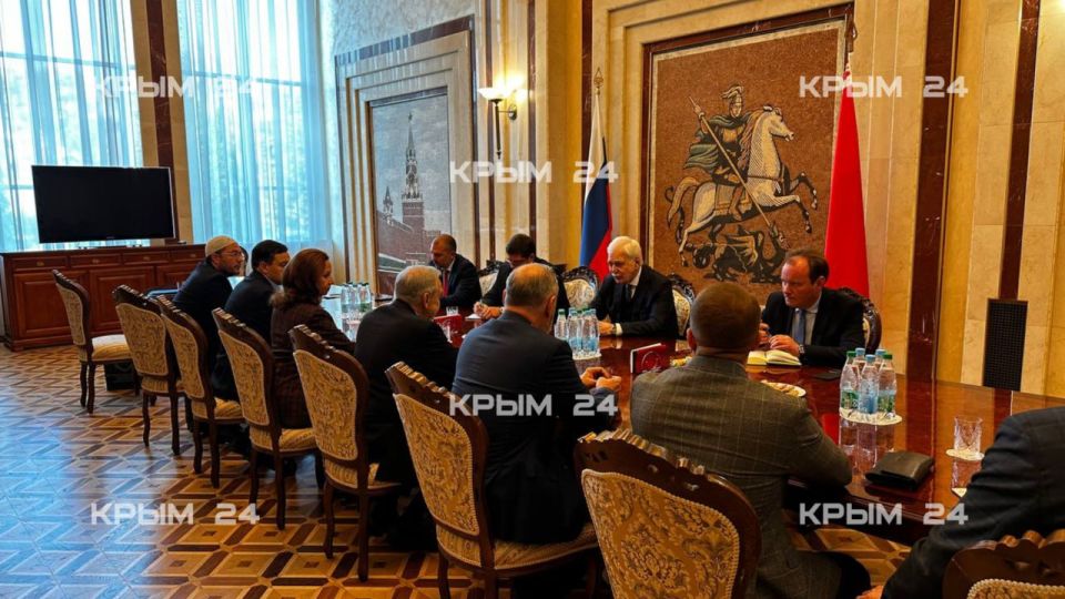 Крымская делегация встретилась с послом России в Республике Беларусь Борисом Грызловым Крымская делегация встретилась с послом России в Республике Беларусь Борисом Грызловым
