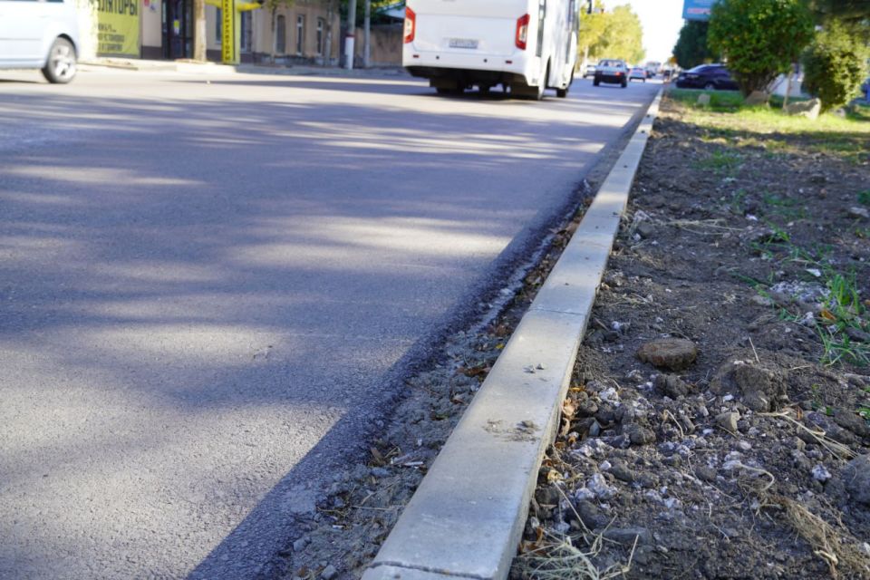 В рамках капитального ремонта дороги по улице Свердлова компанией «СТГ-Юг» запланировано оборудование водоотвода поверхностных вод В рамках капитального ремонта дороги по улице Свердлова компанией «СТГ-Юг» запланировано оборудование водоотвода поверхностных вод