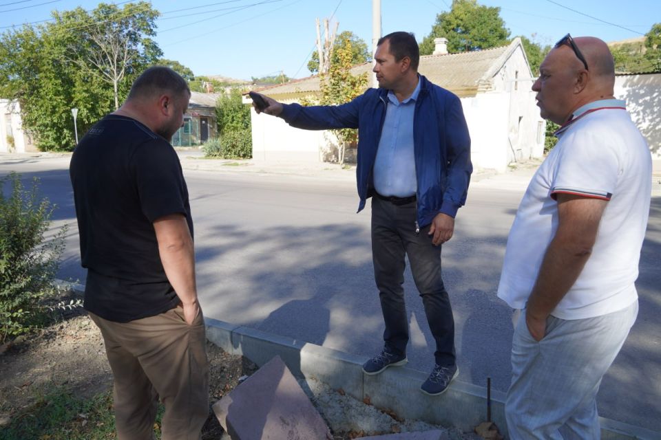 В рамках капитального ремонта дороги по улице Свердлова компанией «СТГ-Юг» запланировано оборудование водоотвода поверхностных вод В рамках капитального ремонта дороги по улице Свердлова компанией «СТГ-Юг» запланировано оборудование водоотвода поверхностных вод