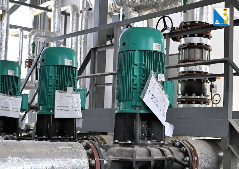 Готовимся к зиме. В преддверии отопительного сезона специалисты «Севтеплоэнерго» завершили модернизацию котельных — там установили и заменили 30 насосов