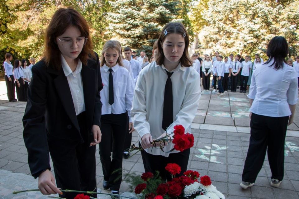 В Керчи открыли мемориальные доски в честь участников спецоперации — Дмитрия Шульгина, Владислава Кулиша и Петра Марченко В Керчи открыли мемориальные доски в честь участников спецоперации — Дмитрия Шульгина, Владислава Кулиша и Петра Марченко