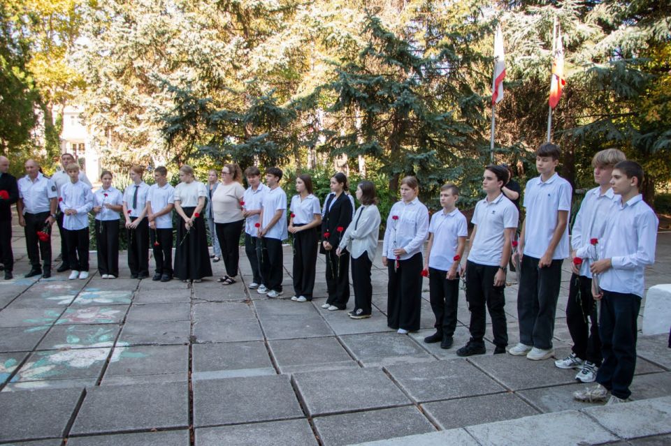 В Керчи открыли мемориальные доски в честь участников спецоперации — Дмитрия Шульгина, Владислава Кулиша и Петра Марченко В Керчи открыли мемориальные доски в честь участников спецоперации — Дмитрия Шульгина, Владислава Кулиша и Петра Марченко