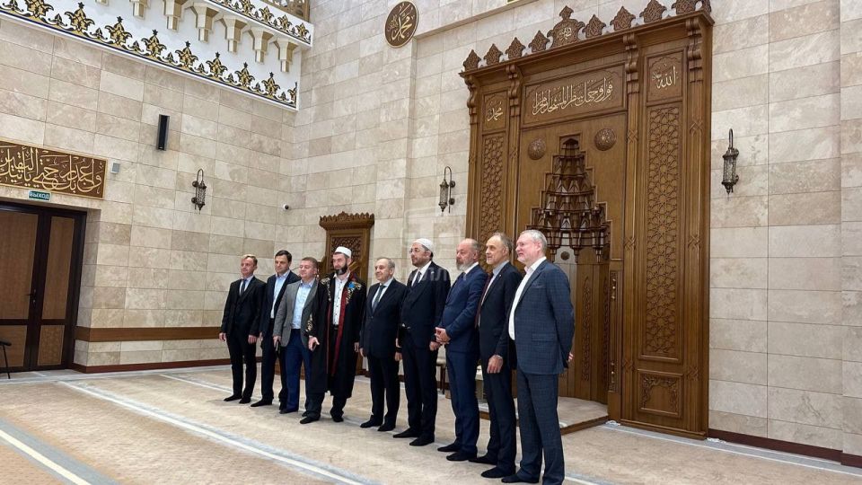 Крымская делегация посетила Соборную мечеть в Минске Крымская делегация посетила Соборную мечеть в Минске