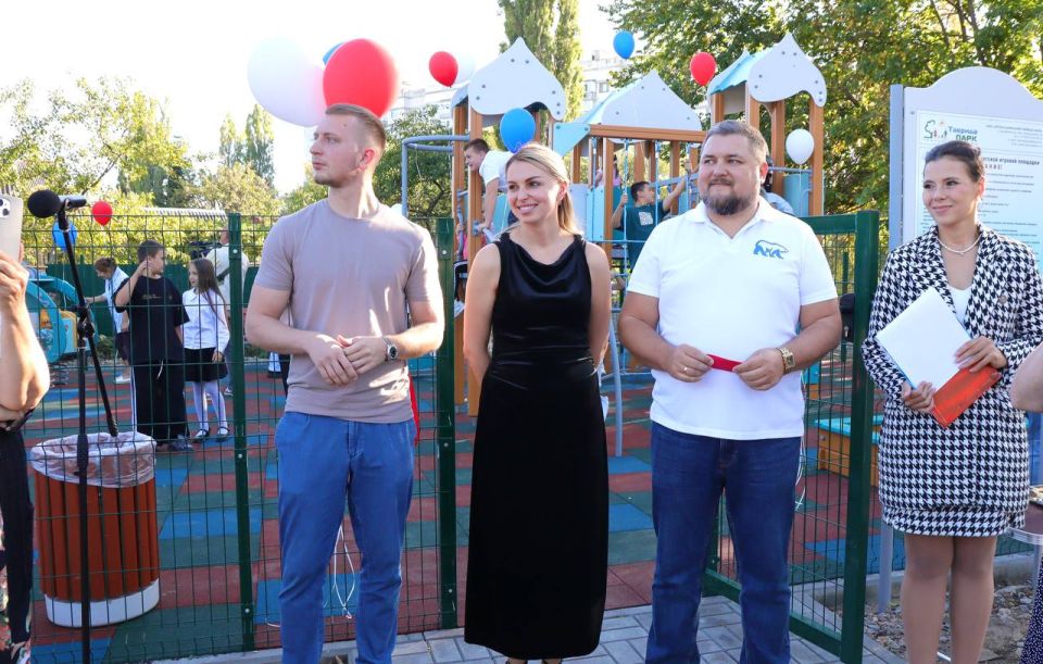 Анастасия Гридчина: Сегодня в п. Комсомольское открыта новая детская площадка Анастасия Гридчина: Сегодня в п. Комсомольское открыта новая детская площадка